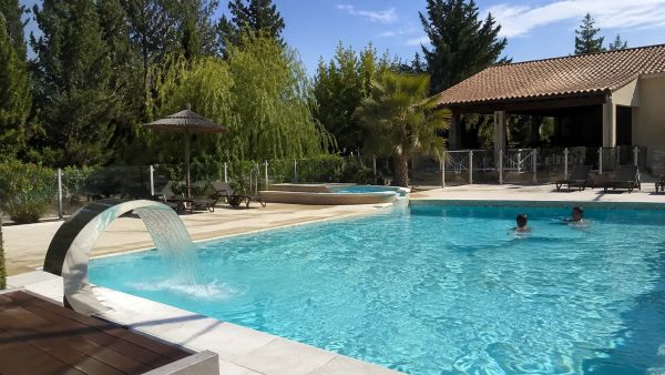 Réglementation construction piscine : quelles autorisations obtenir ?